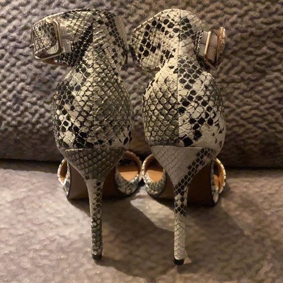 Snake print high heeled sandals - Picture 5 of 5